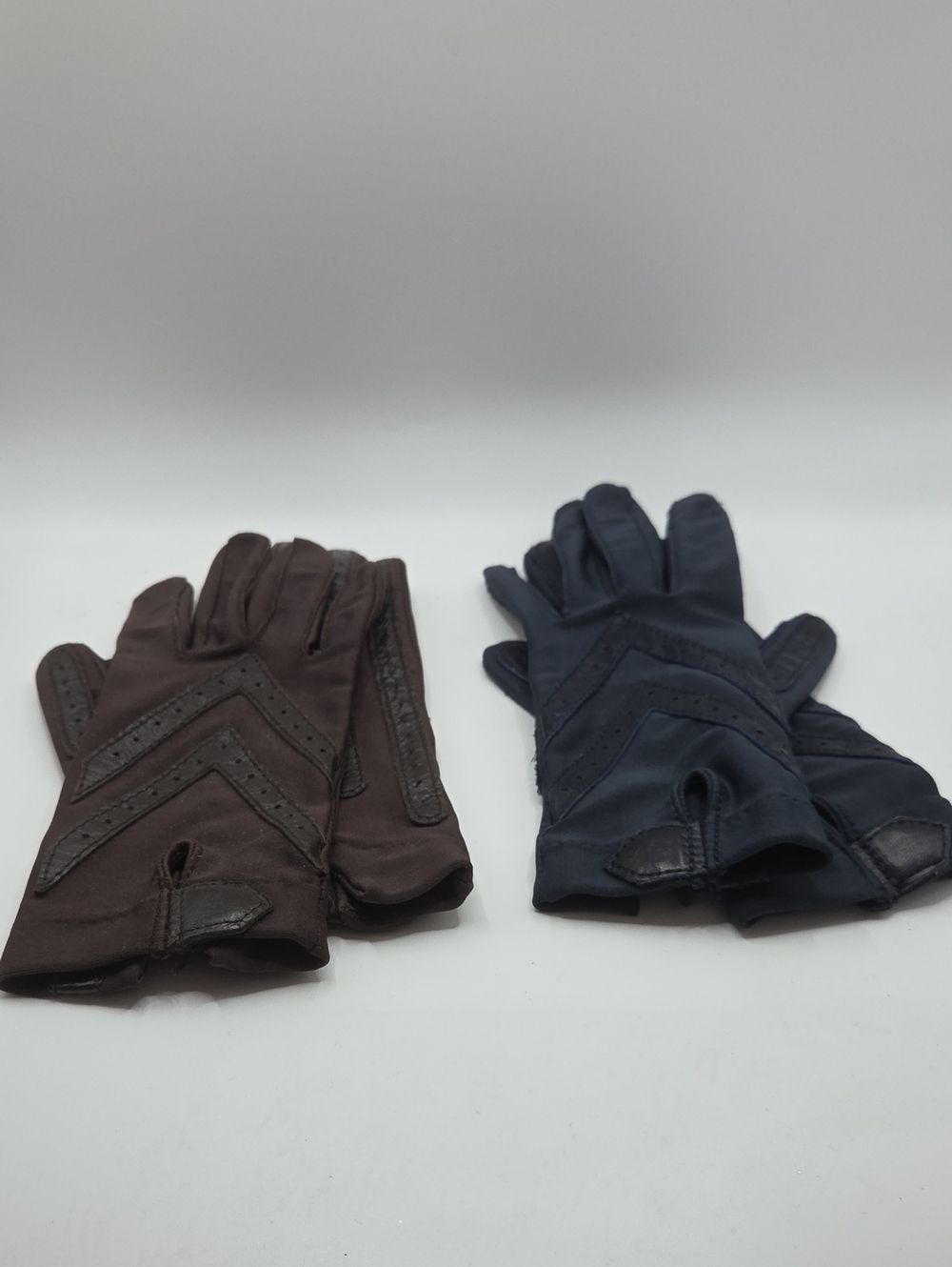 Gloves.  Women Driving Gloves Brown And Navy. Vintage